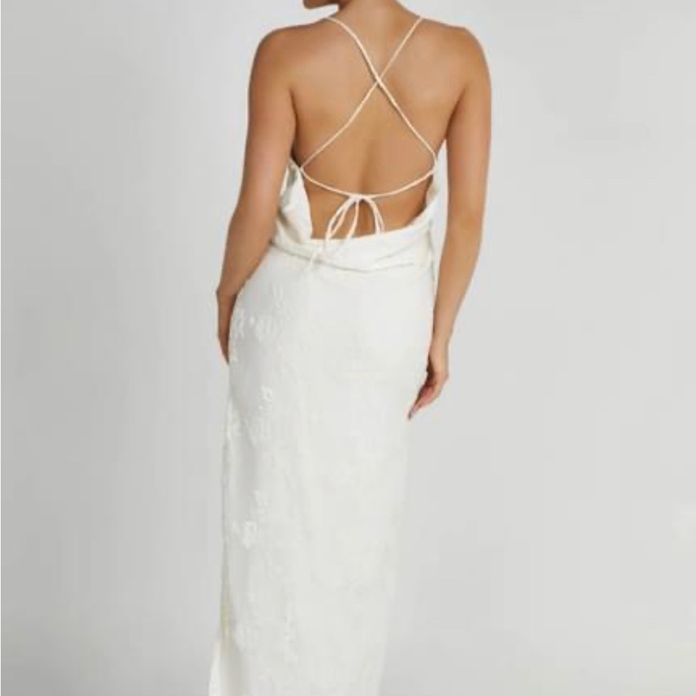 Selling a MESHKI dress size XXL.
Wore it for a couple hours, paid $125 + Ship.